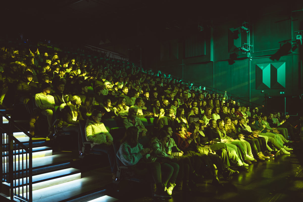 Fullsatt sal under et Tør å si det-foredrag